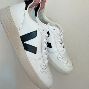 VEJA V-10 White Black Size (43) 10US NO BOX